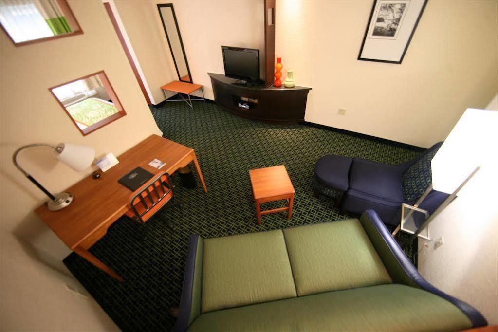 Fairfield Inn & Suites Kansas City Airport Екстериор снимка